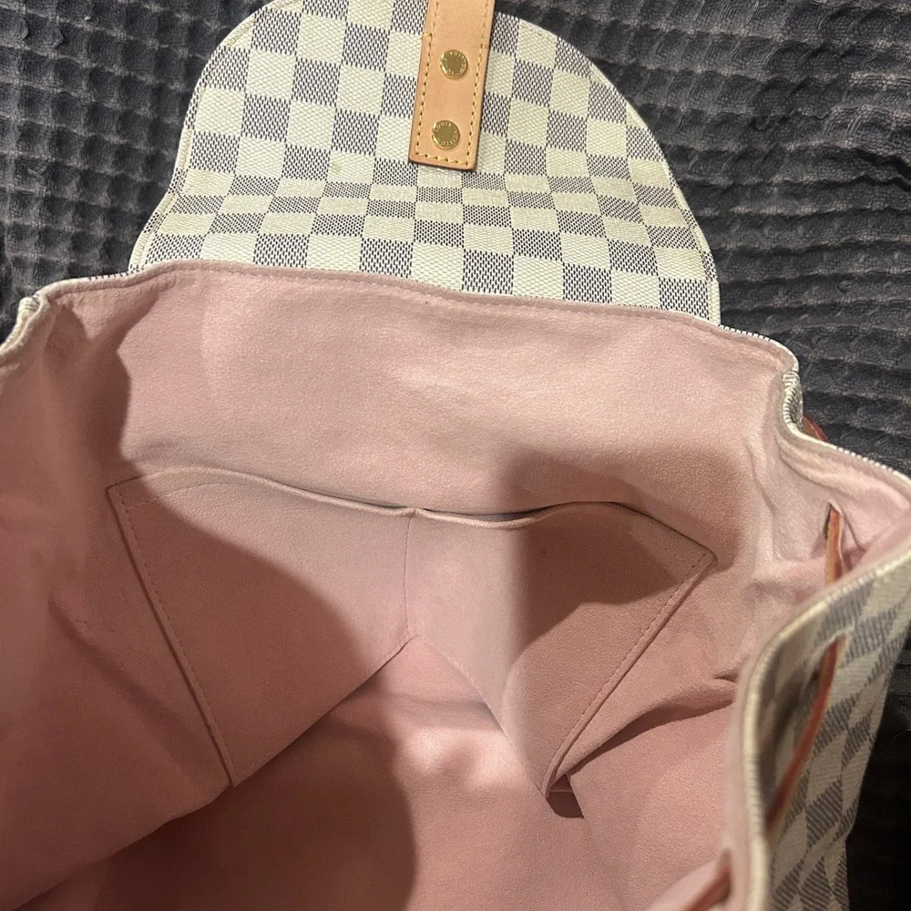 Luis Vuitton Damier Azure.Only used a few times,great condition.Dust bag and box - Picture 8 of 13